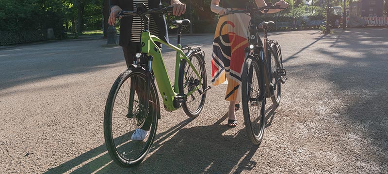 Ein E-Bike von Velo de Ville unterstützt Sie beim Radfahren, und erspart Ihnen somit viel Anstrengung.